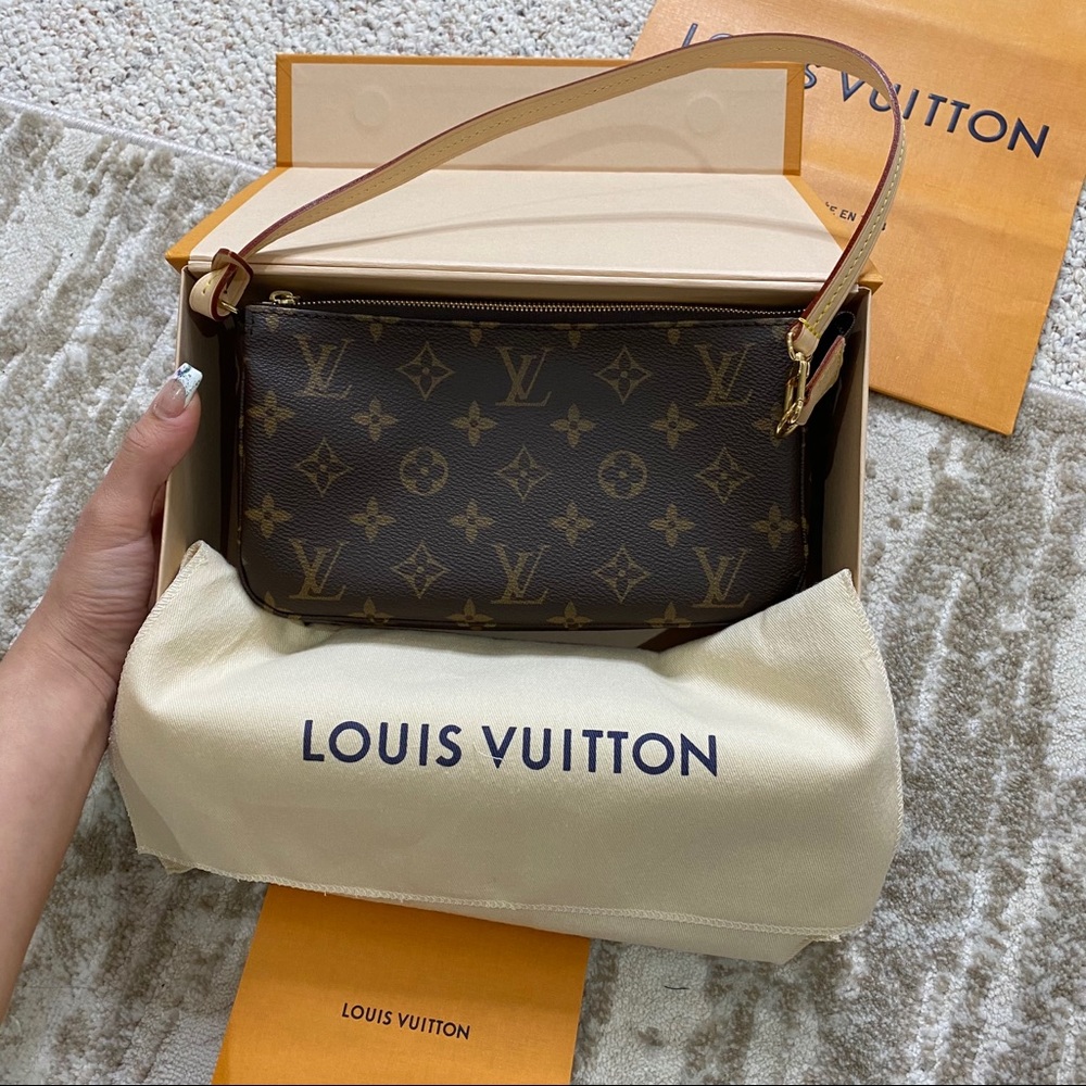 LOUIS VUITTON POCHETTE ACCESSORIES